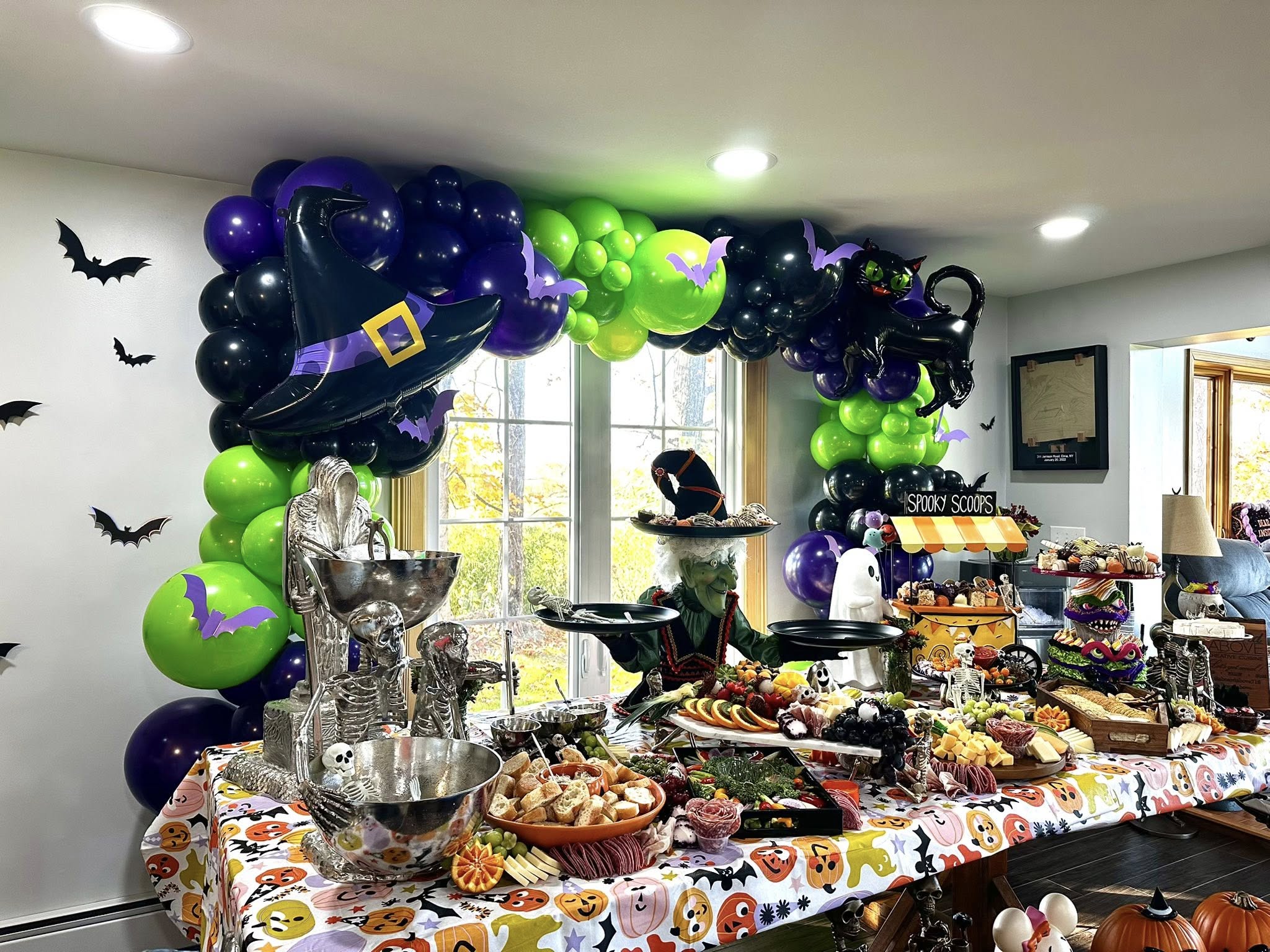 Halloween balloon display
