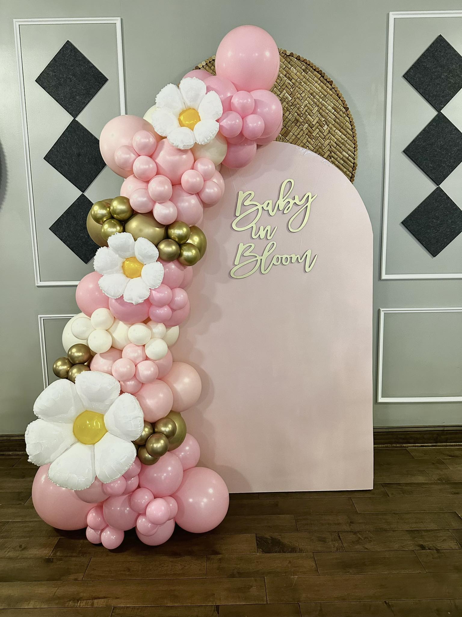 Baby in Bloom daisy arch