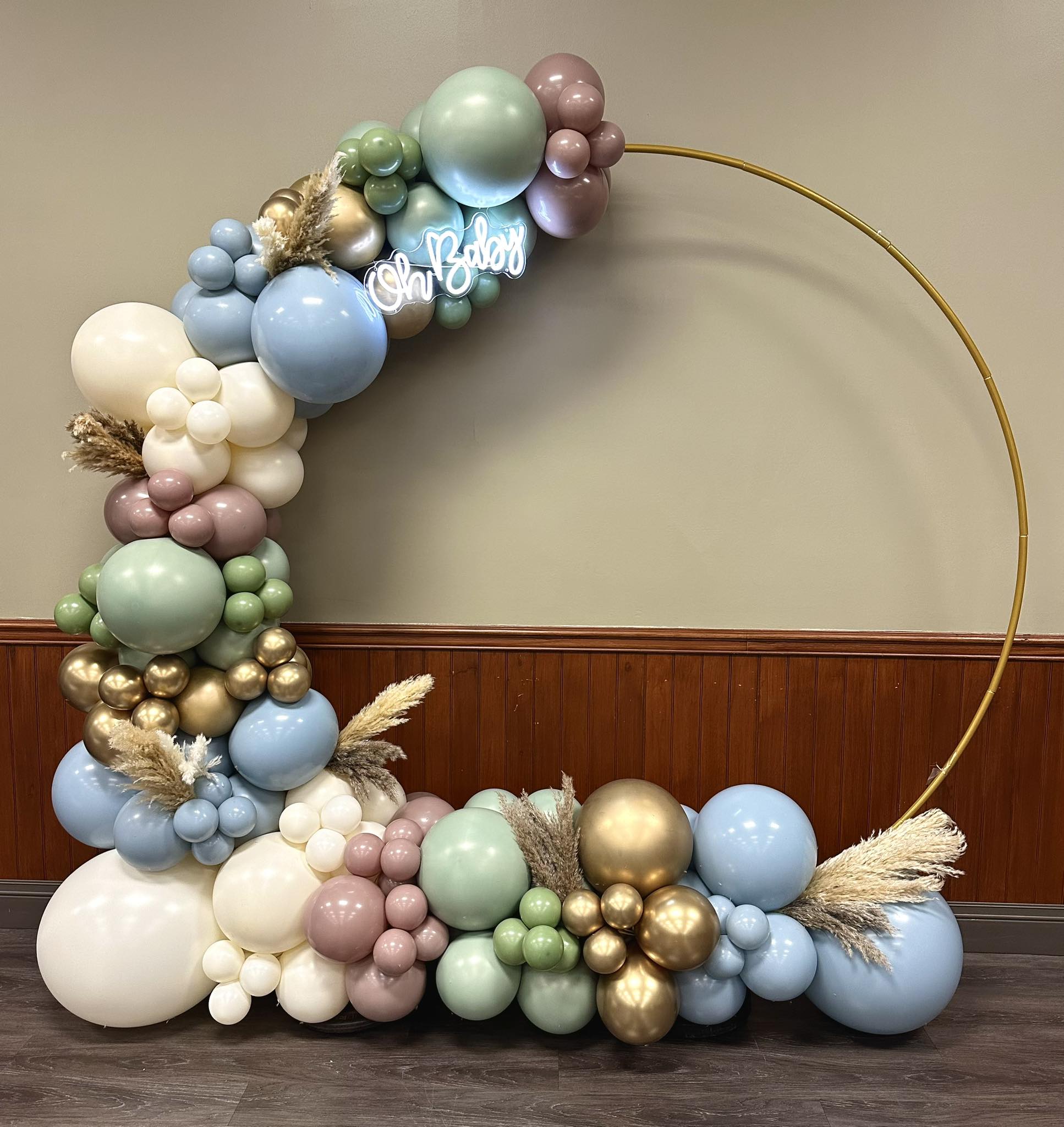 Seasonal balloon display